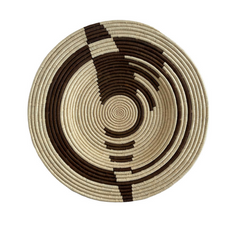 BROWN AND NATURAL RAFFIA MEDIUM PLATE